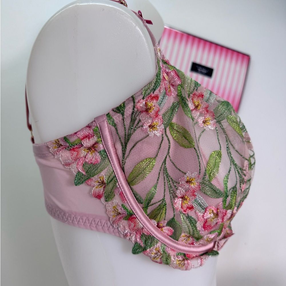 đ„Victoria'sâSecret Pink Floral Embroidered Bra Set Sz 38DDD// Large NWT - Picture 8 of 10